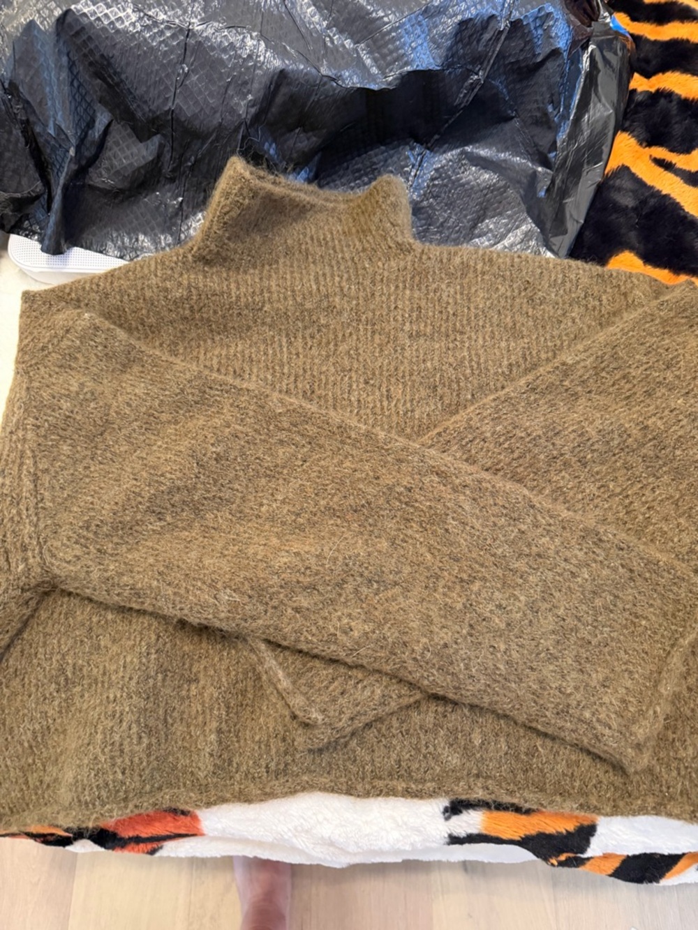 Women’s Olive Brown Mohair-Blend Turtleneck Sweater